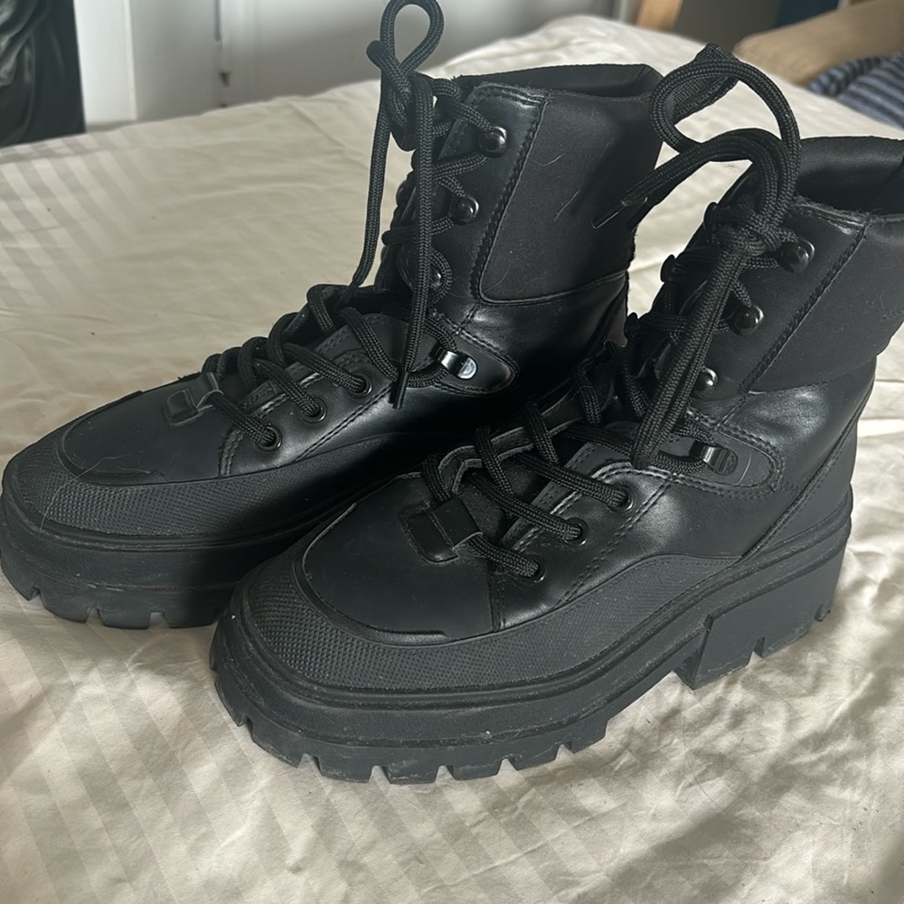 Zara chuncky black boots